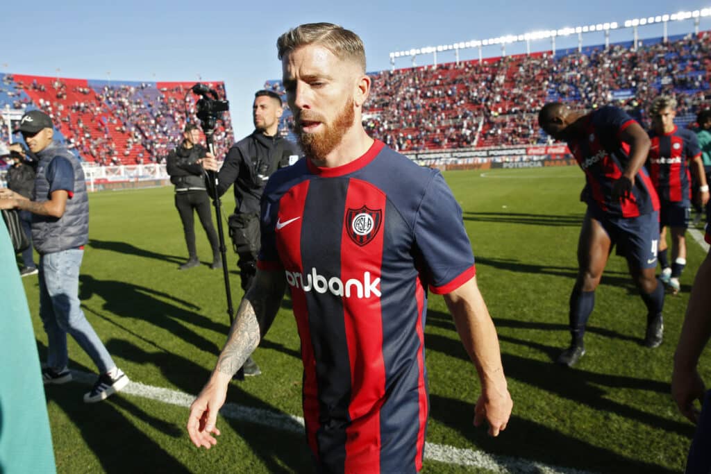 Iker Muniain en la previa de San Lorenzo vs. Barracas Central