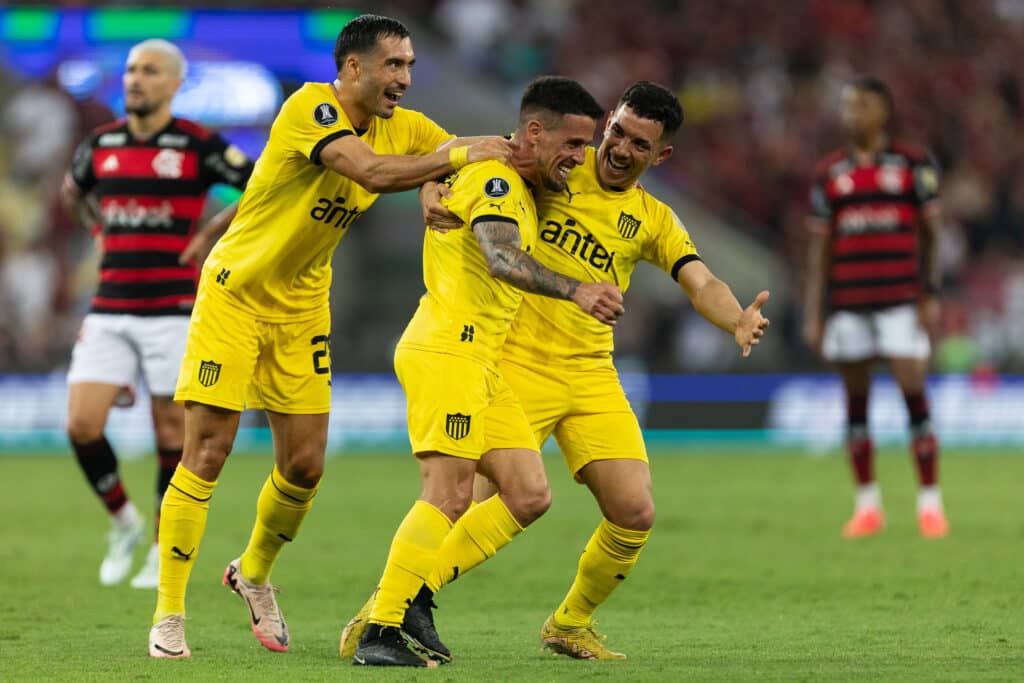 Peñarol vs Botafogo: los uruguayos buscan la épica en el Campeones del Siglo. ¿Lograrán anotar cinco goles, sin recibir ninguno?. (Photo by Ruano Carneiro/Getty Images)