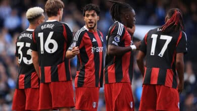 Raúl Jiménez en el duelo entre Fullham y Manchester City por la Premier League.