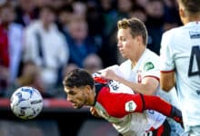 Santiago Giménez con Feyenoord en un duelo de la Eredvisie de Holanda.