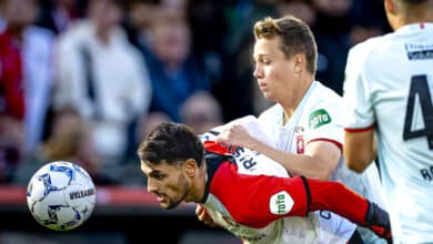 Santiago Giménez con Feyenoord en un duelo de la Eredvisie de Holanda.