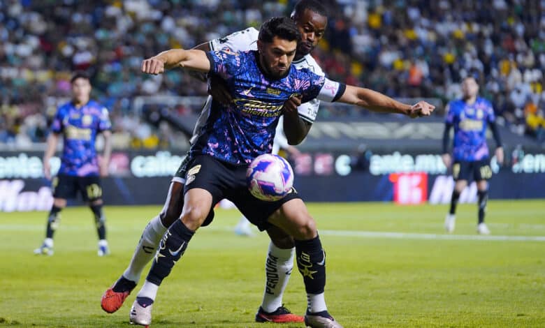 Henry Martín en el partido entre las Águilas del América y León.