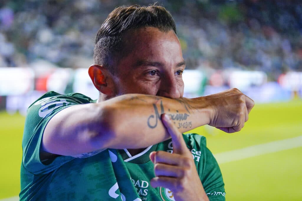 Andrés Guardado en su anotación frente al Querétaro.