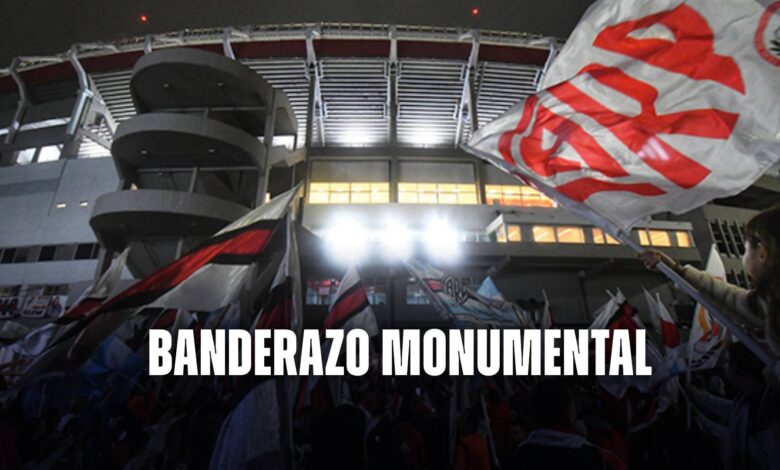 Banderazo de los hinchas de River en la previa del partido vs. Atlético Mineiro