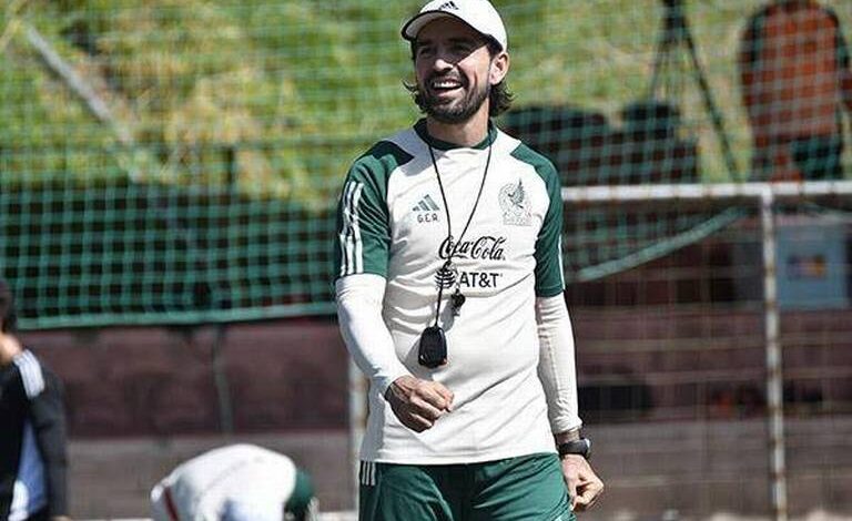 Gerardo Espinoza con la Selección Mexicana Sub 23, candidato a dirigir a Chivas de Guadalajara