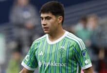 Oobed Vargas disputando un partido con el Seattle Sounders por la MLS.