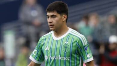 Oobed Vargas disputando un partido con el Seattle Sounders por la MLS.