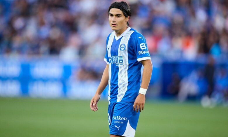 Luka Romero jugando con el Deportivo Alavés por La Liga 2024. Prospecto para representar a la Selección Mexicana.