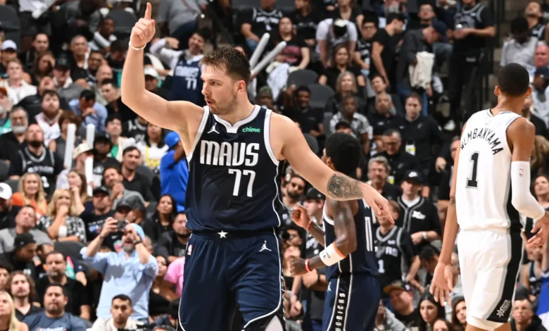 Dallas Mavericks vs San Antonio Spurs será uno de los partidos más esperados de la jornada del sábado de la Emirates NBA Cup.