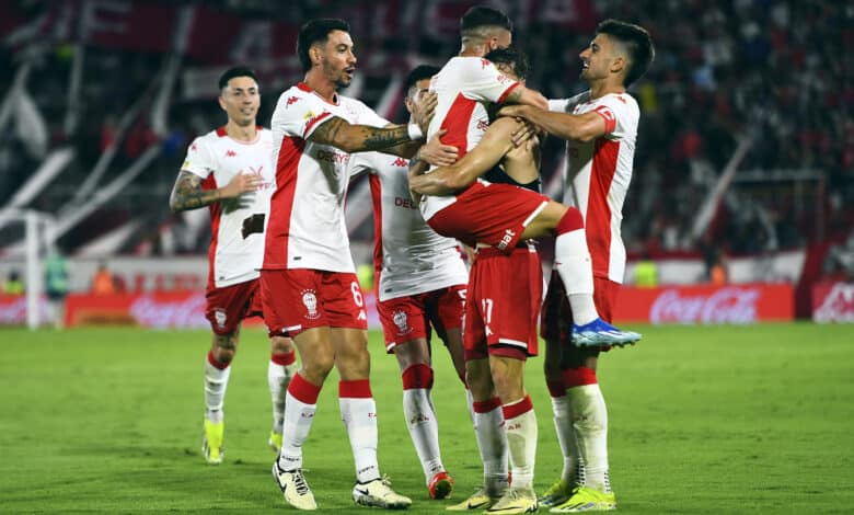 Huracán vs river