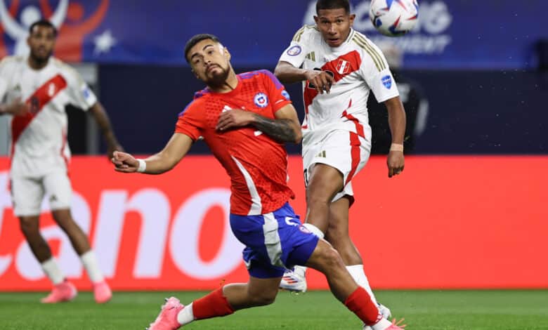 Perú vs Chile juegan en Lima la edición más importante del clásico del Pacífico.