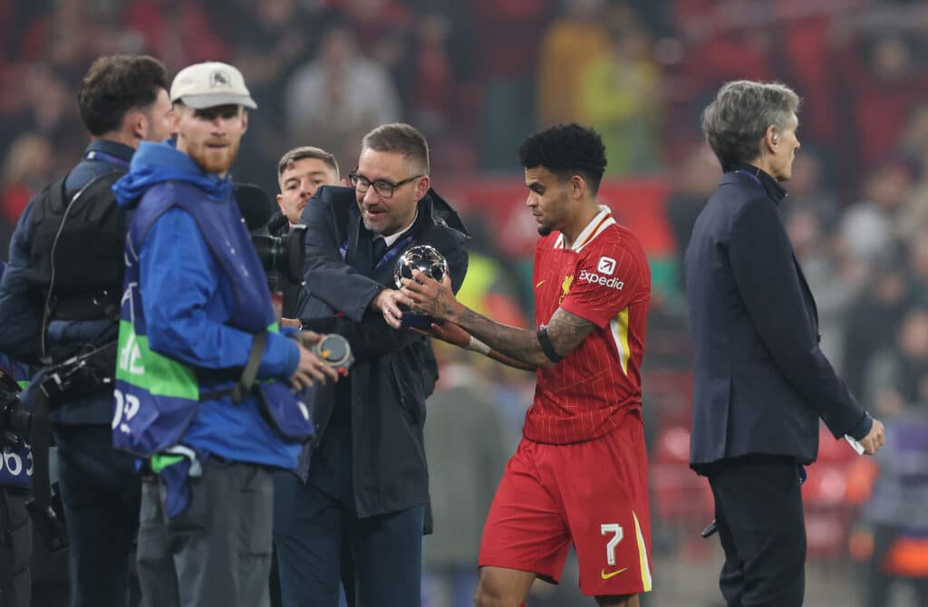 Liverpool vs Aston Villa: Luis Díaz viene de ser genio y figura ante Leverkusen, marcando su hattrick en la UEFA Champions League. Slot ya lo considera su titular. (FOTO. Getty Images)