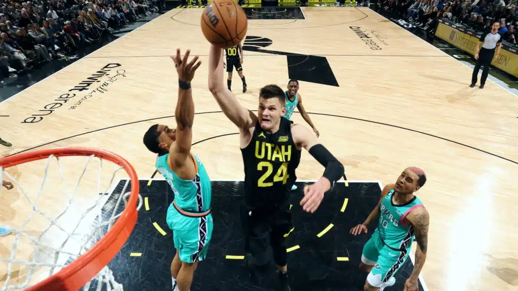 Utah Jazz vs San Antonio Spurs será uno de los partidos más esperados de la Emirates NBA Cup. 