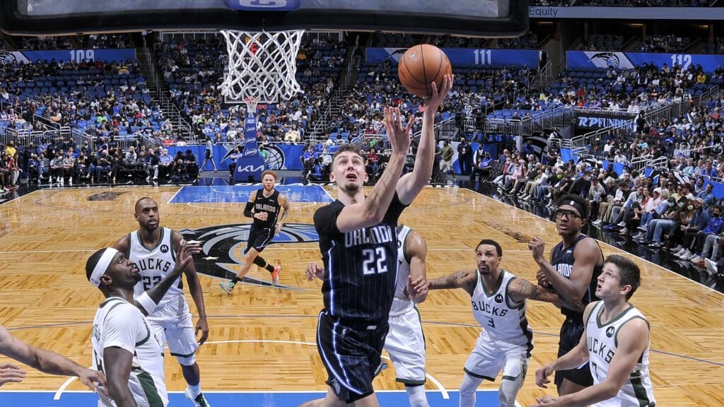 Orlando Magic vs Milwaukee Bucks abrirá los cuartos de final de la Emirates NBA Cup.