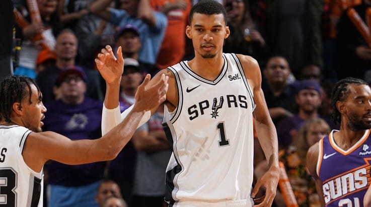 San Antonio Spurs vs Phoenix Suns será uno de los partidos esperados de la jornada de martes de la Emirates NBA Cup.