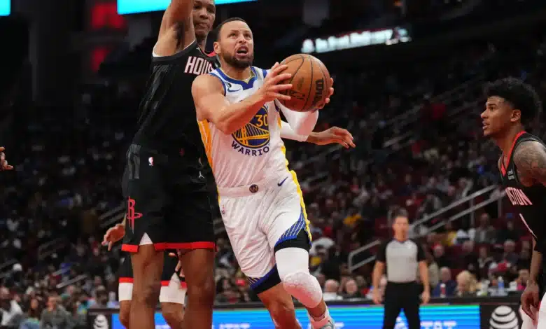 Golden State Warriors vs Houston Rockets será uno de los partidos esperados de la jornada de viernes de la NBA.