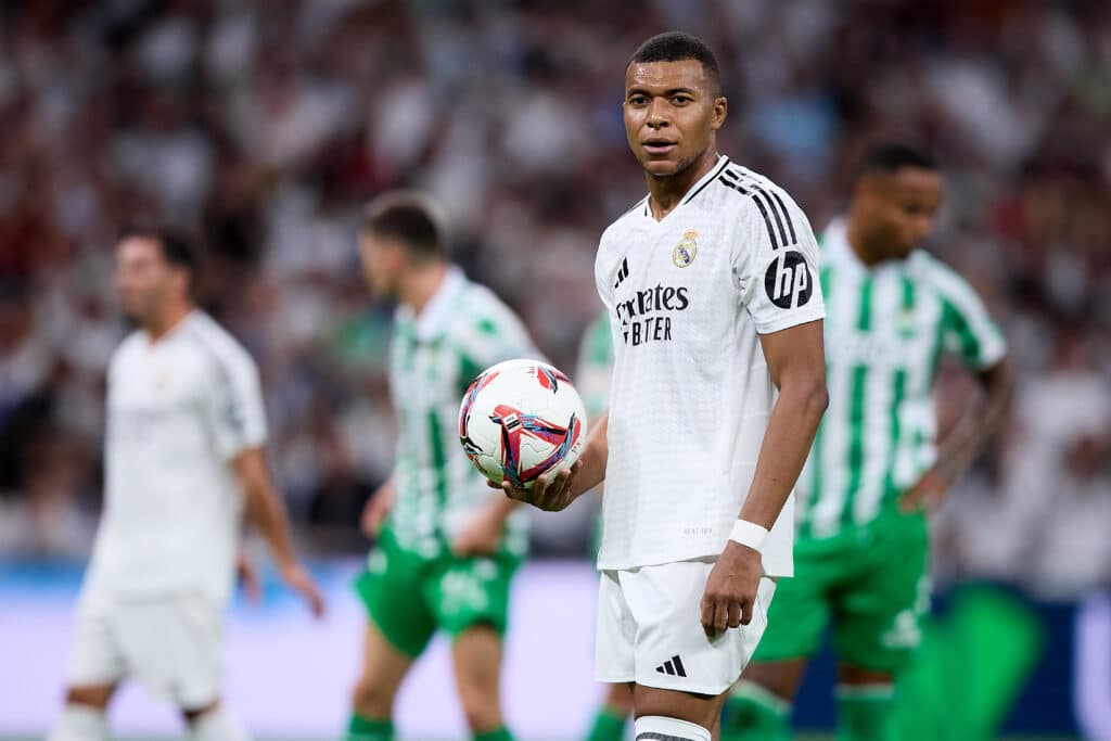 Kylian Mbappé volvió a fallar un penal clave para el Real Madrid. Esta vez en La Liga. (Photo by Alvaro Medranda/Quality Sport Images/Getty Images)