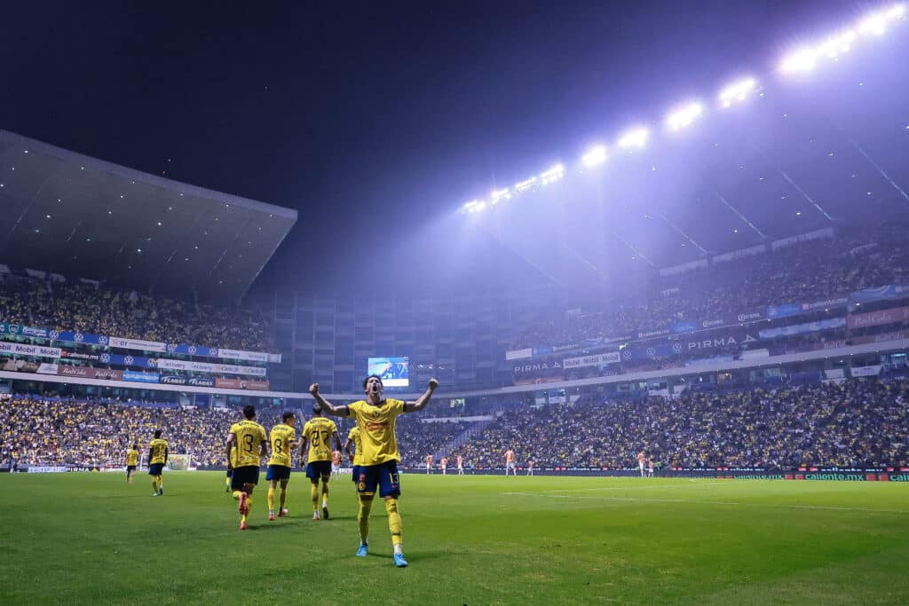 América vs Monterrey en el Estadio Cuauhtémoc.