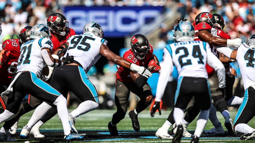 Tampa Bay Buccaneers vs Carolina Panthers será otro de los partidos especiales de la jornada de domingo de la NFL.