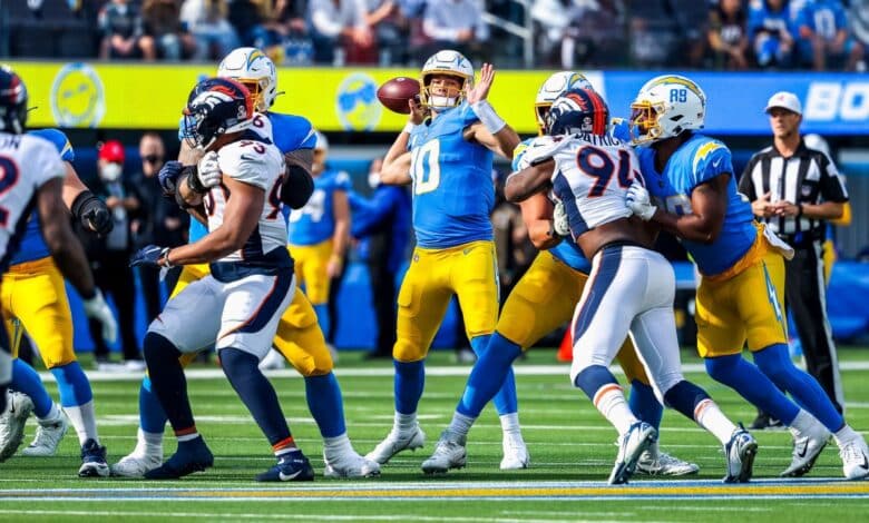 Los Ángeles Chargers vs Denver Broncos será el partido especial de la jornada de jueves de la NFL.