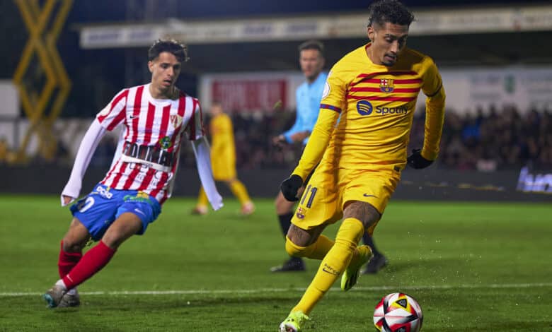 UD Barbastro v FC Barcelona - Copa Del Rey