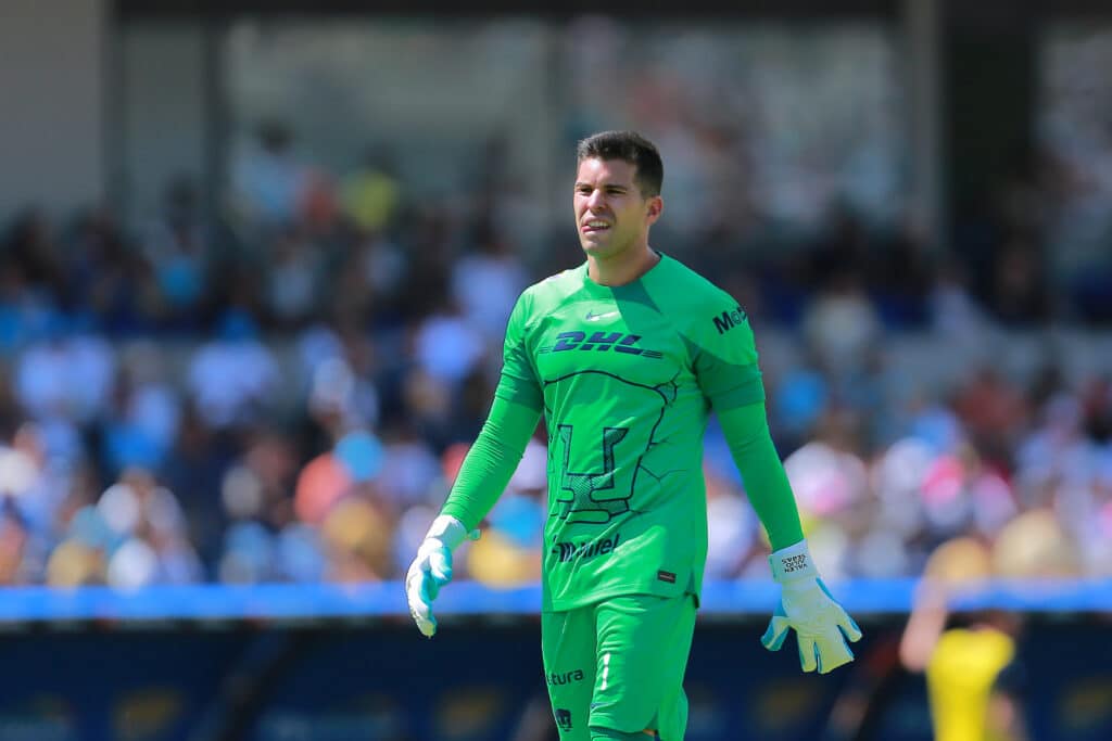 Julio González con Pumas