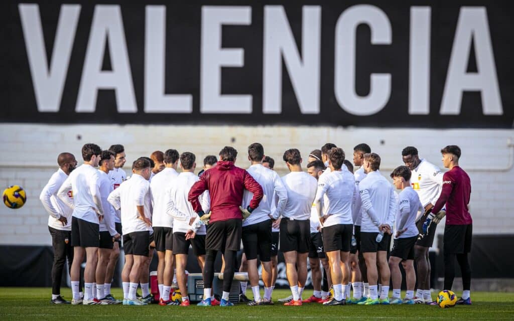 Valencia arranca el 2025 con nuevo entrenador y nuevas expectativas