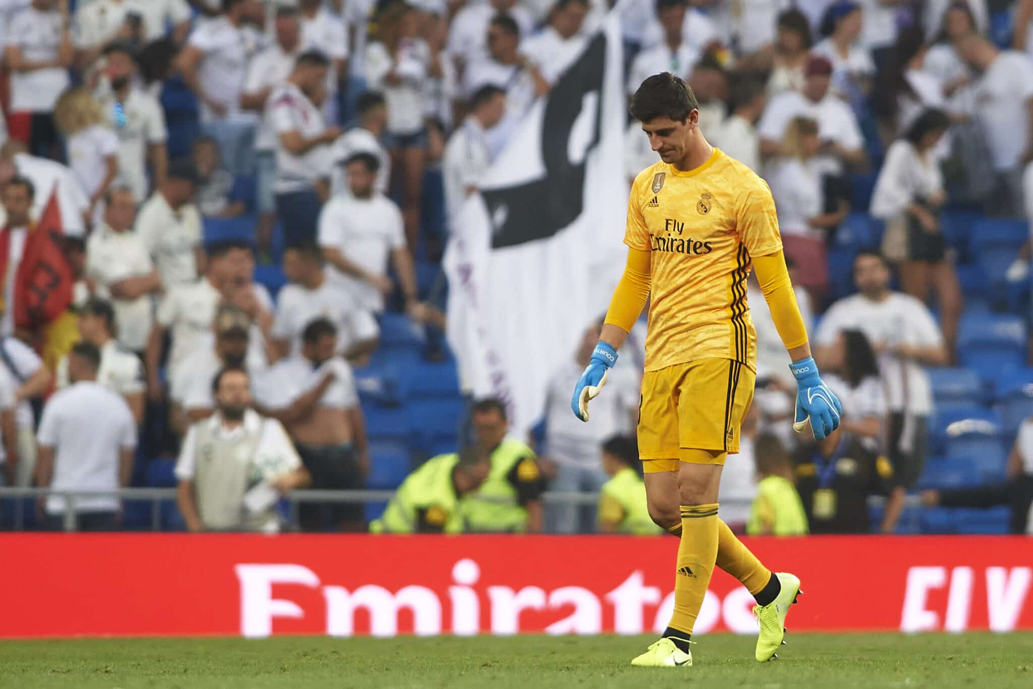 OFFICIAL: Courtois tears ACL - Managing Madrid