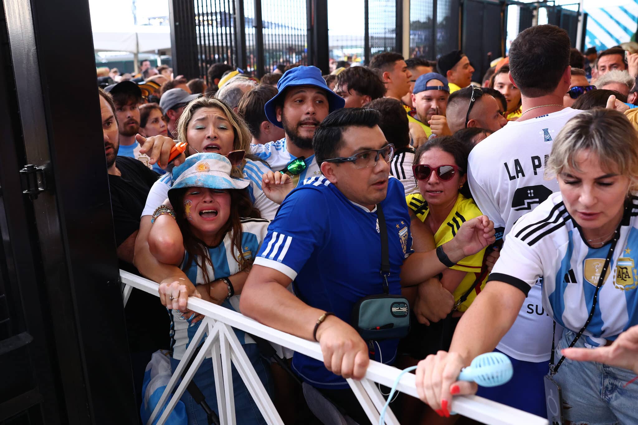 MIAMI GARDENS, FLORIDA - JULY 14: Large crowds of fans try to enter the stadium amid disturbances prior to the CONMEBOL Copa America 2024 Final match between Argentina and Colombia at Hard Rock Stadium on July 14, 2024 in Miami Gardens, Florida.