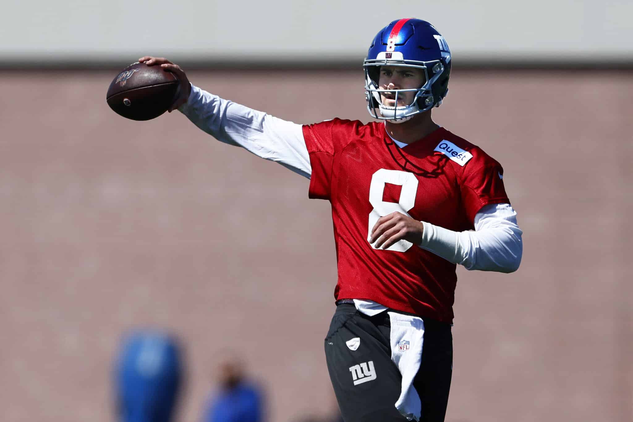 Daniel Jones #8 of the New York Giants