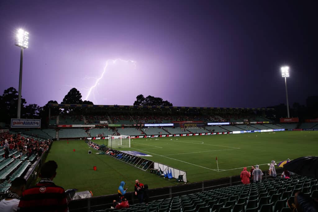 Lightning strikes delay the start of play in match 