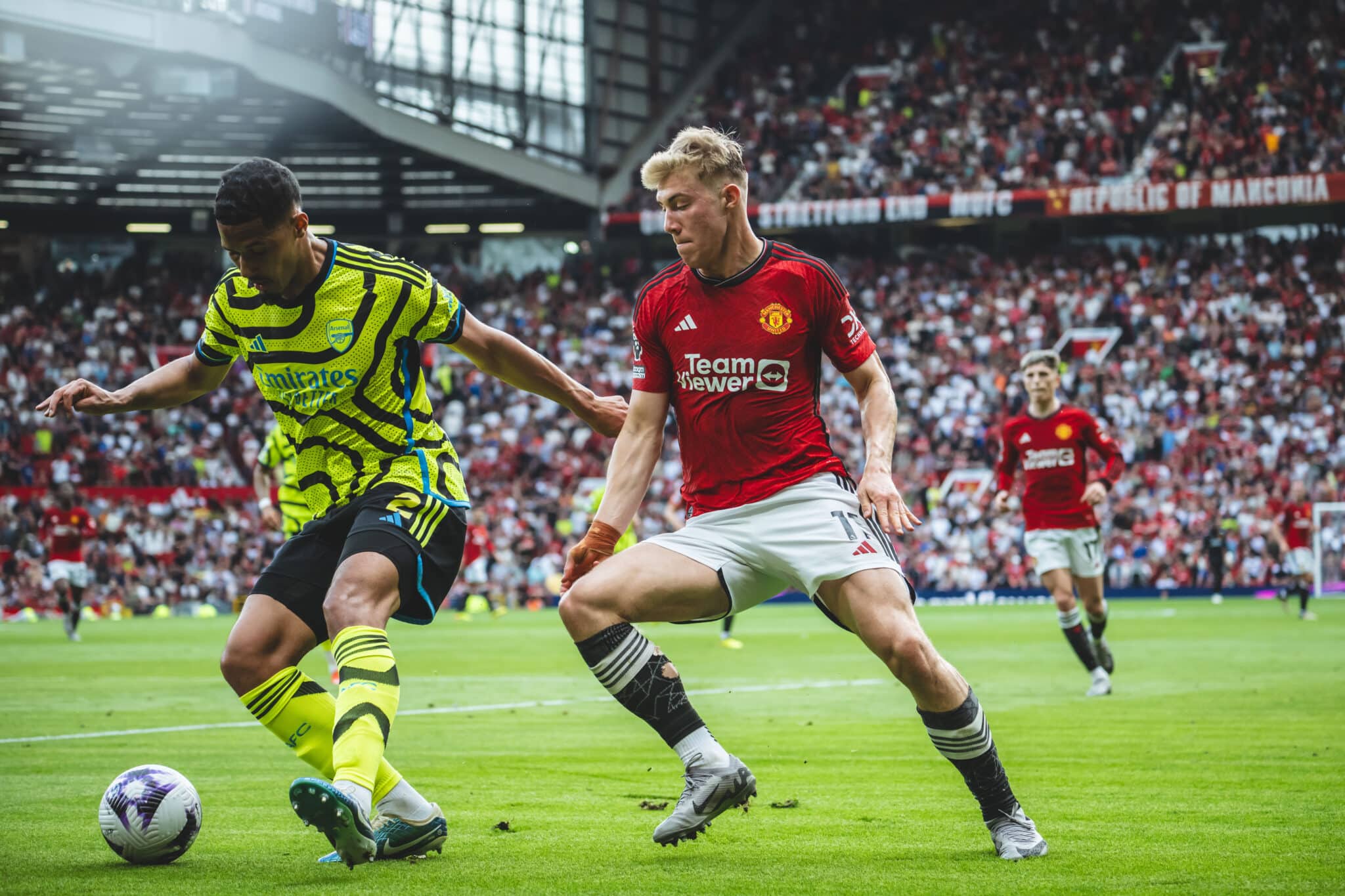 Rasmus Hojlund of Manchester United in action with William Saliba of Arsenal FC