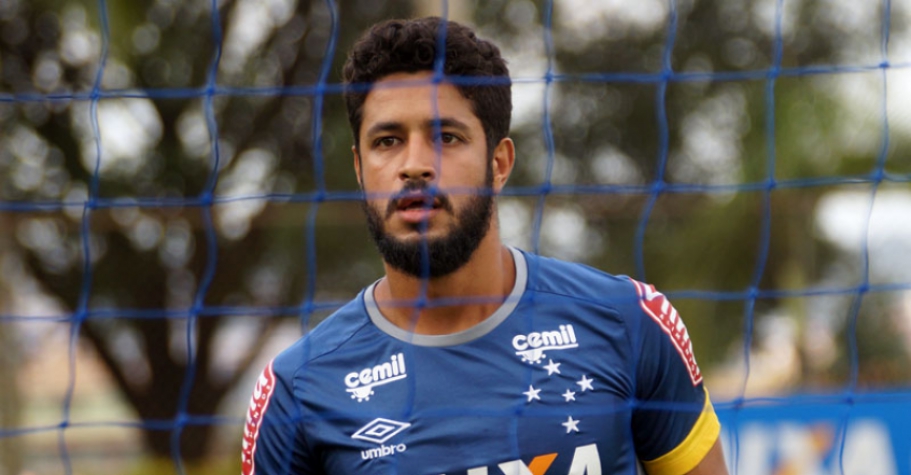 Zagueiro Léo, do Cruzeiro, testa positivo para o Covid-19 - 365Scores ...