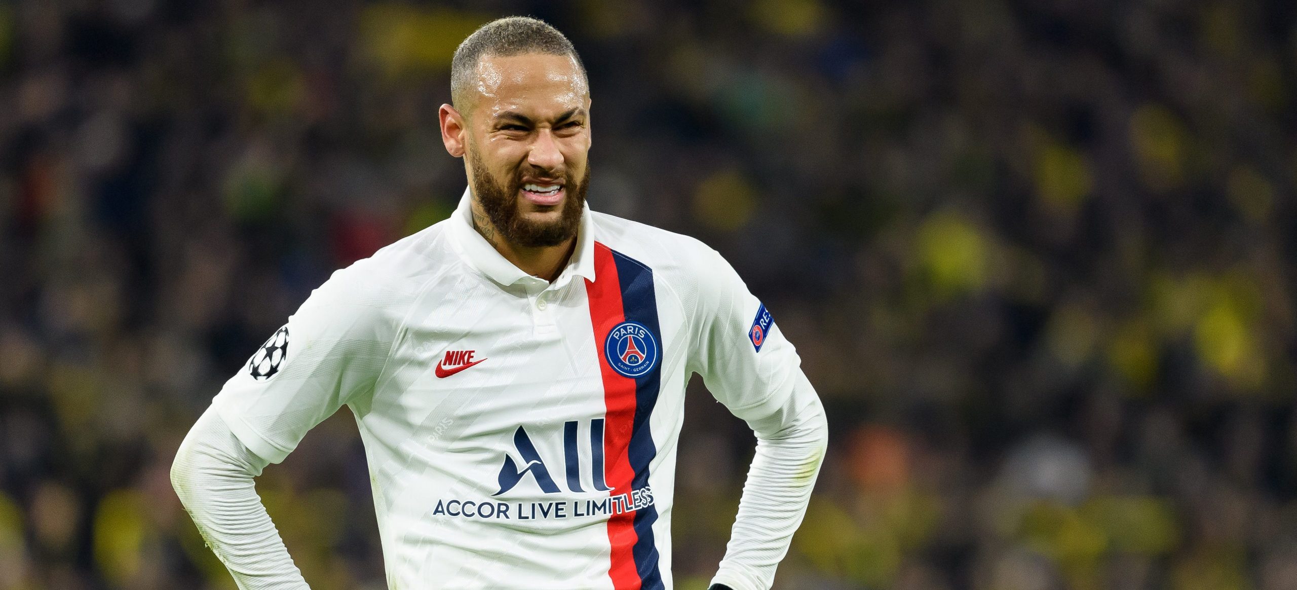 UEFA aplica três jogos de castigo a Neymar