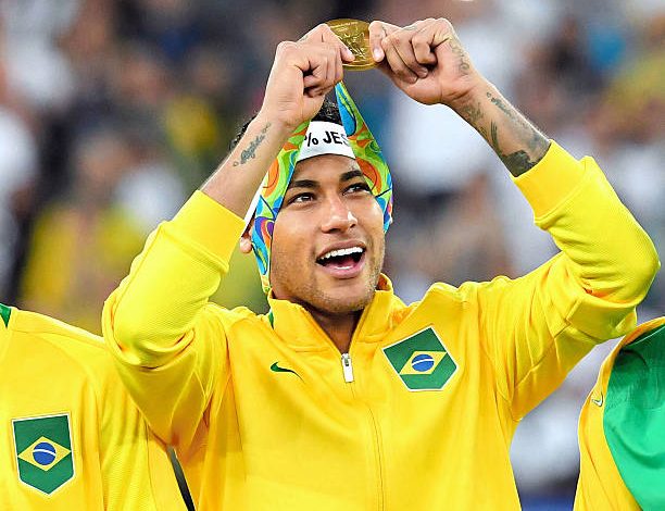 Neymar com medalha de ouro olimpica