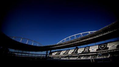 gramado sintético do Nilton Santos, estádio do Botafogo