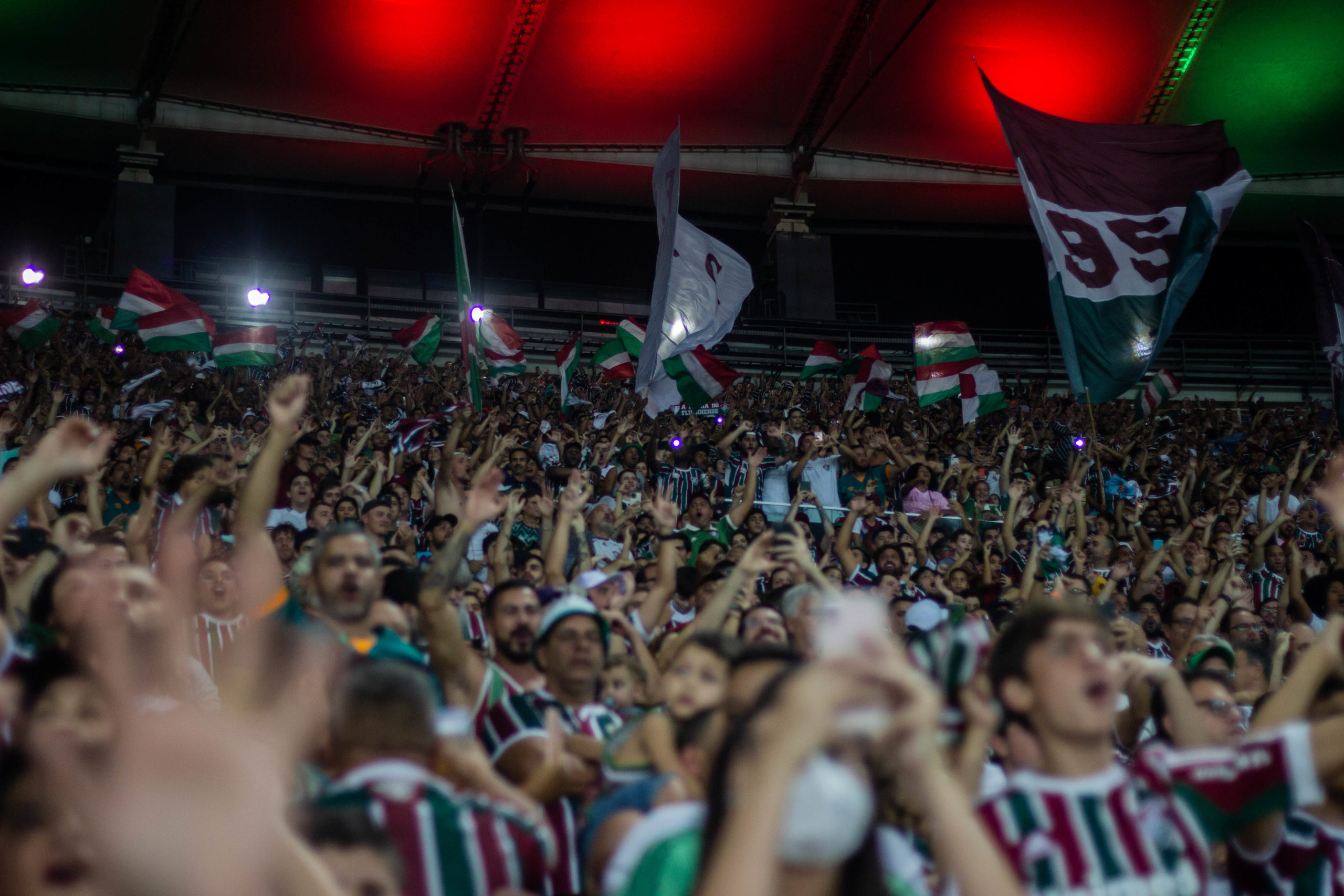 Torcedor do Fluminense morre após tiroteio na saída do Maracanã