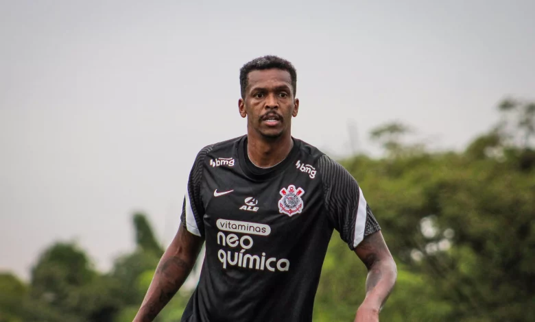 Corinthians se agita no mercado e vai em busca de ex-Flamengo jogando na  Europa