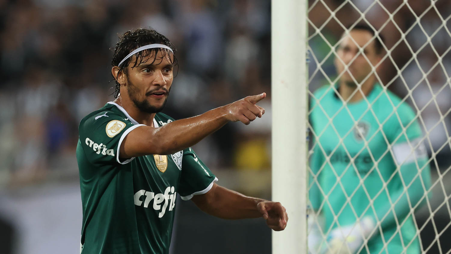 Jogadores do Palmeiras sofem golpe com criptomoedas de ex-colega de clube