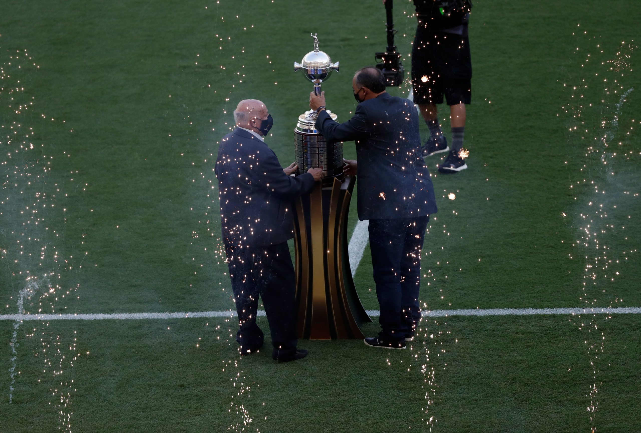 Libertadores, reta final de Wimbledon e as melhores Seleções do