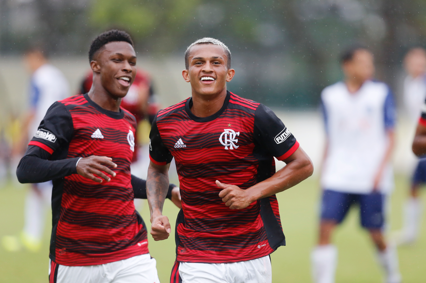 Flamengo recusa proposta de empréstimo do Barcelona pelo lateral