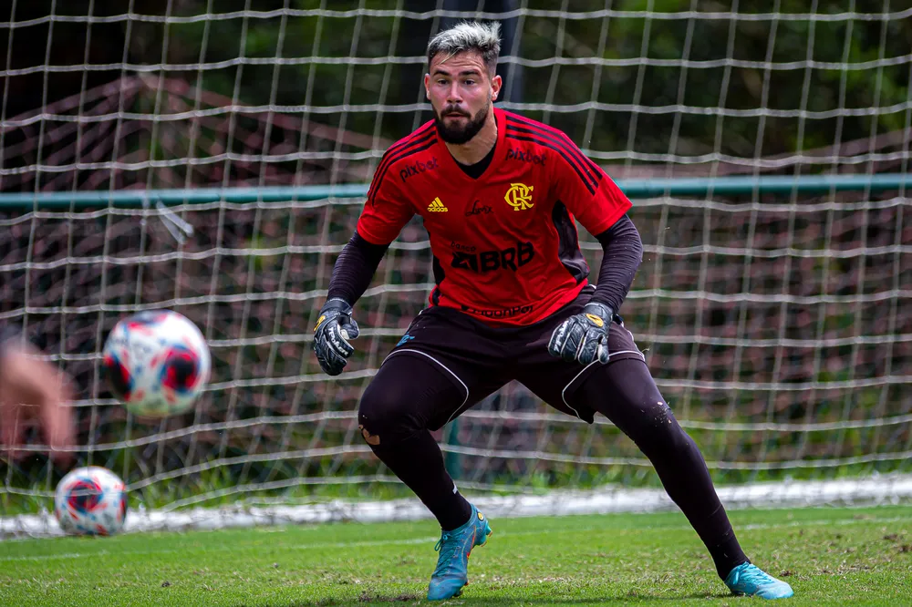 Flamengo encaminha renovação de Matheus Cunha até o fim de 2025