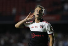 Bêbado, jogador do Manchester City é barrado em bar 