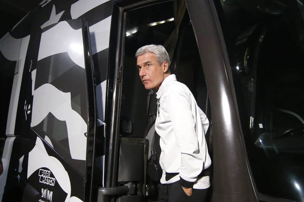 Luís Castro acionou o Botafogo na Fifa