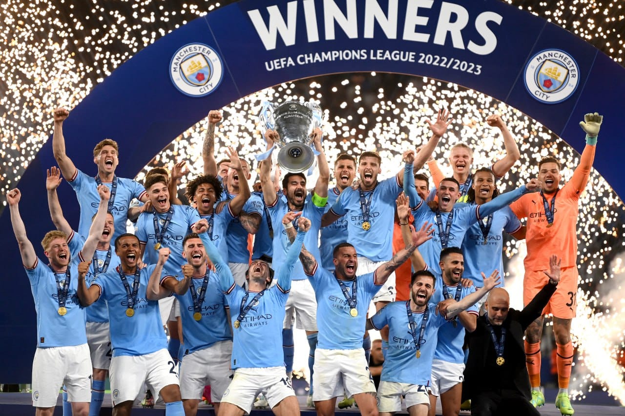 Manchester City mira premiação histórica com possível tríplice coroa