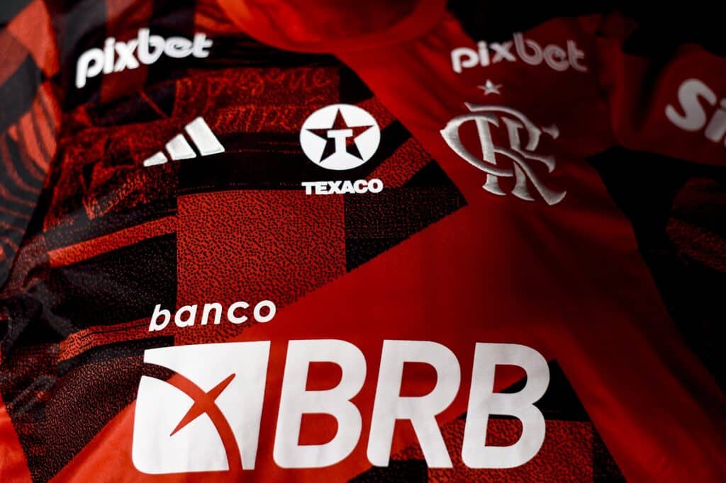 Ayrton Lucas sofre entorse no joelho e desfalca Flamengo contra o