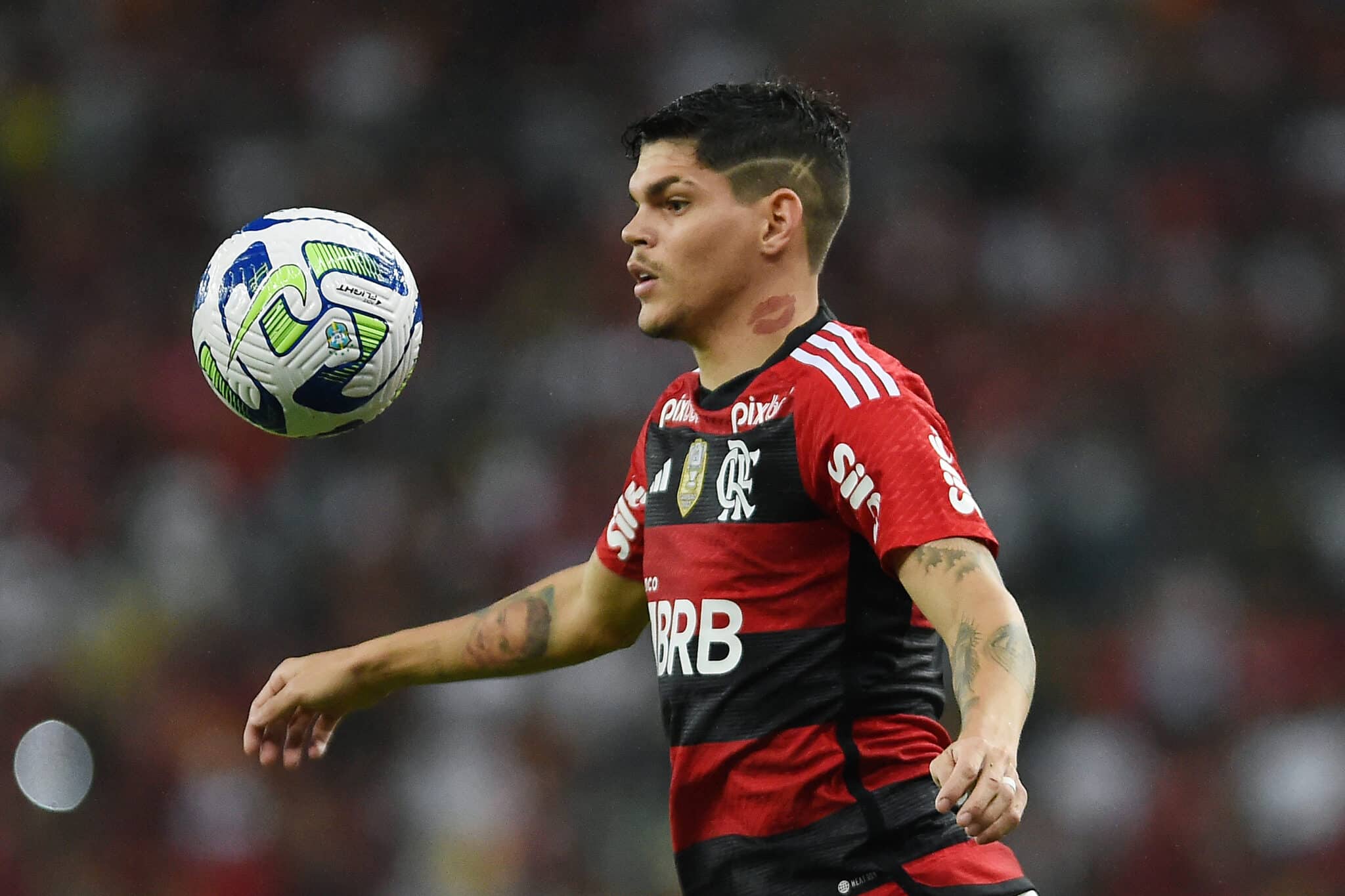 Clube saudita deve enviar proposta ao Flamengo por Ayrton Lucas