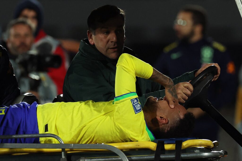 Neymar se lesionou em jogo pela Seleção