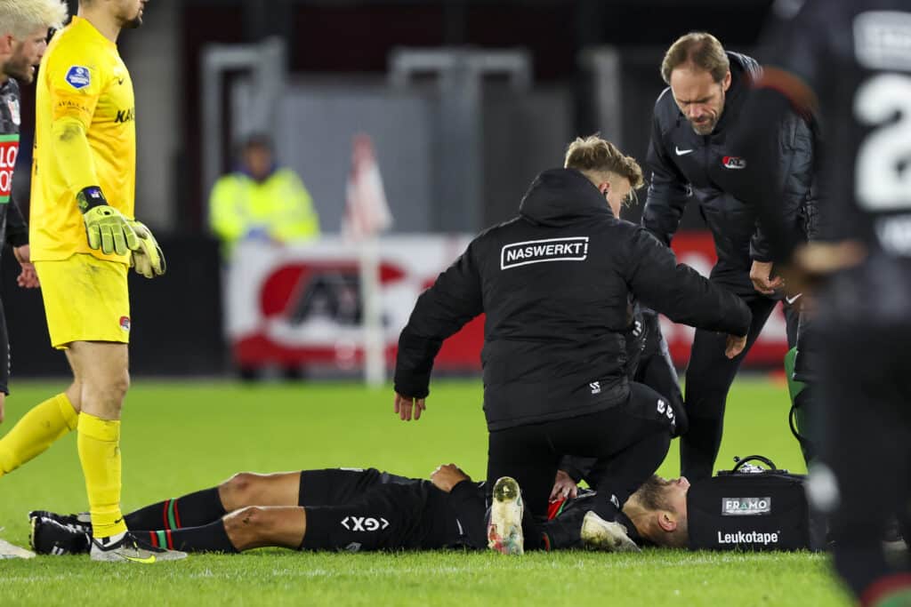 Jogo da Série B italiana é suspenso após jogador cair desacordado no gramado