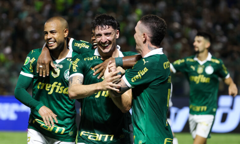 Elenco Palmeiras comemorando gol 2024